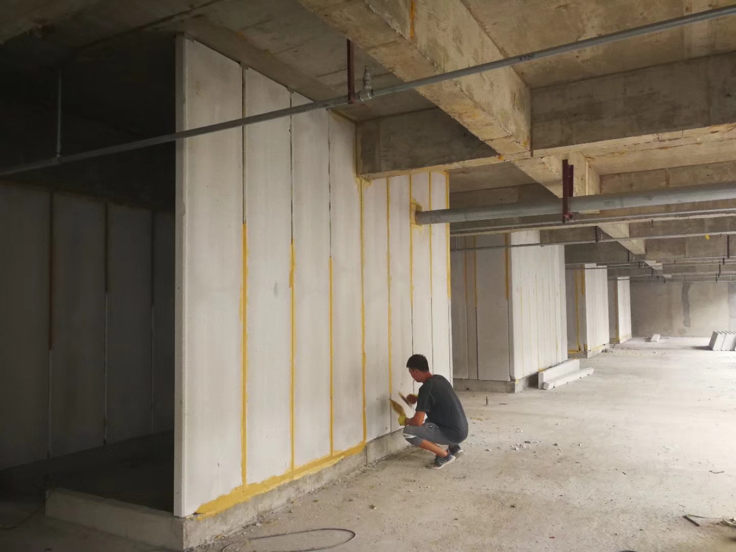 武冈无机发泡轻骨料混凝土隔墙板施工技术性能研究